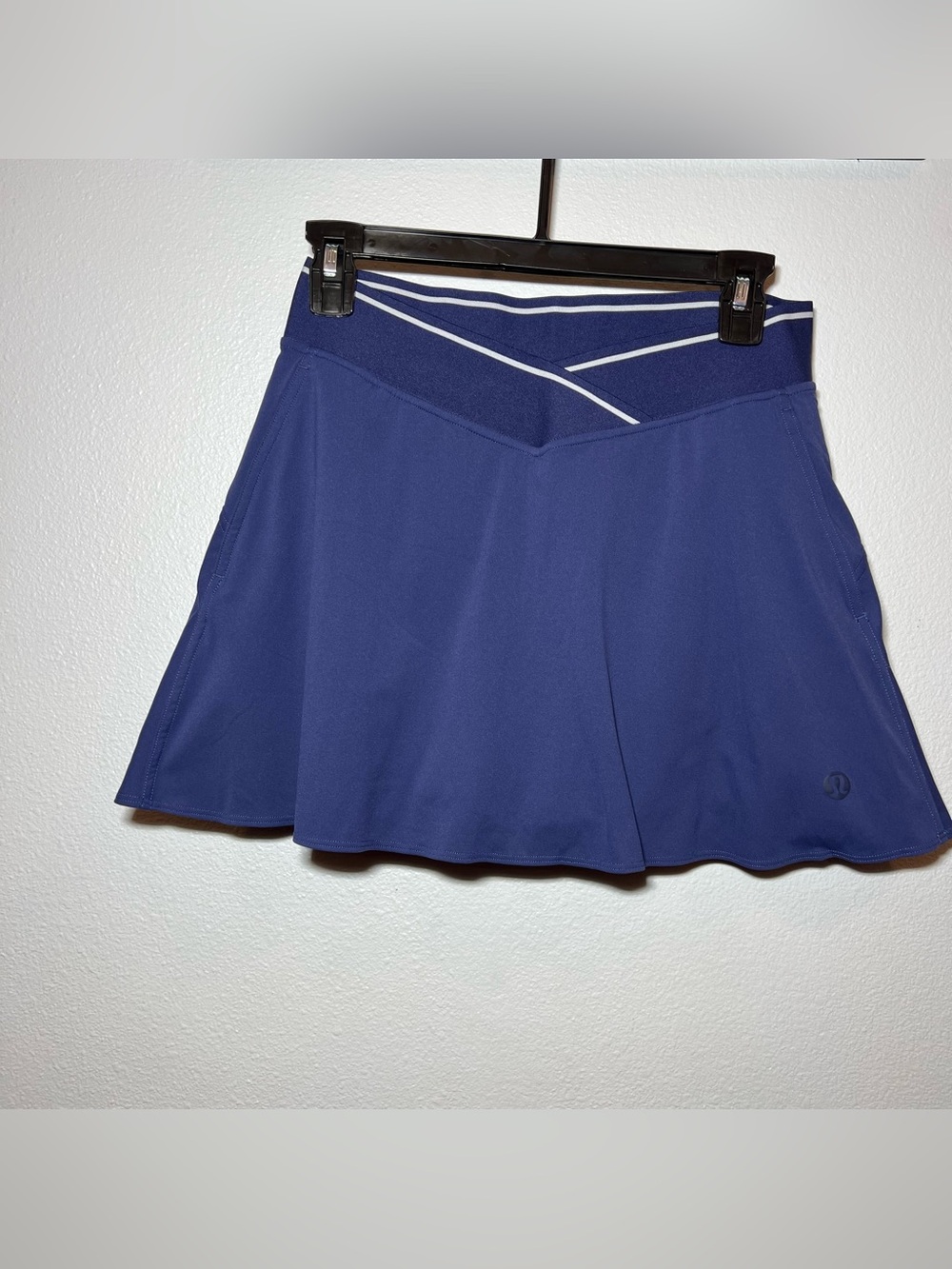 Lululemon athletic blue skirt size 6.
